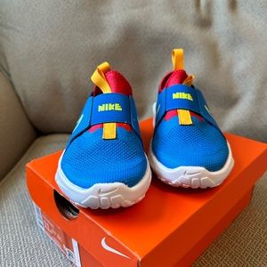 NIB Nike Flex Runner 2